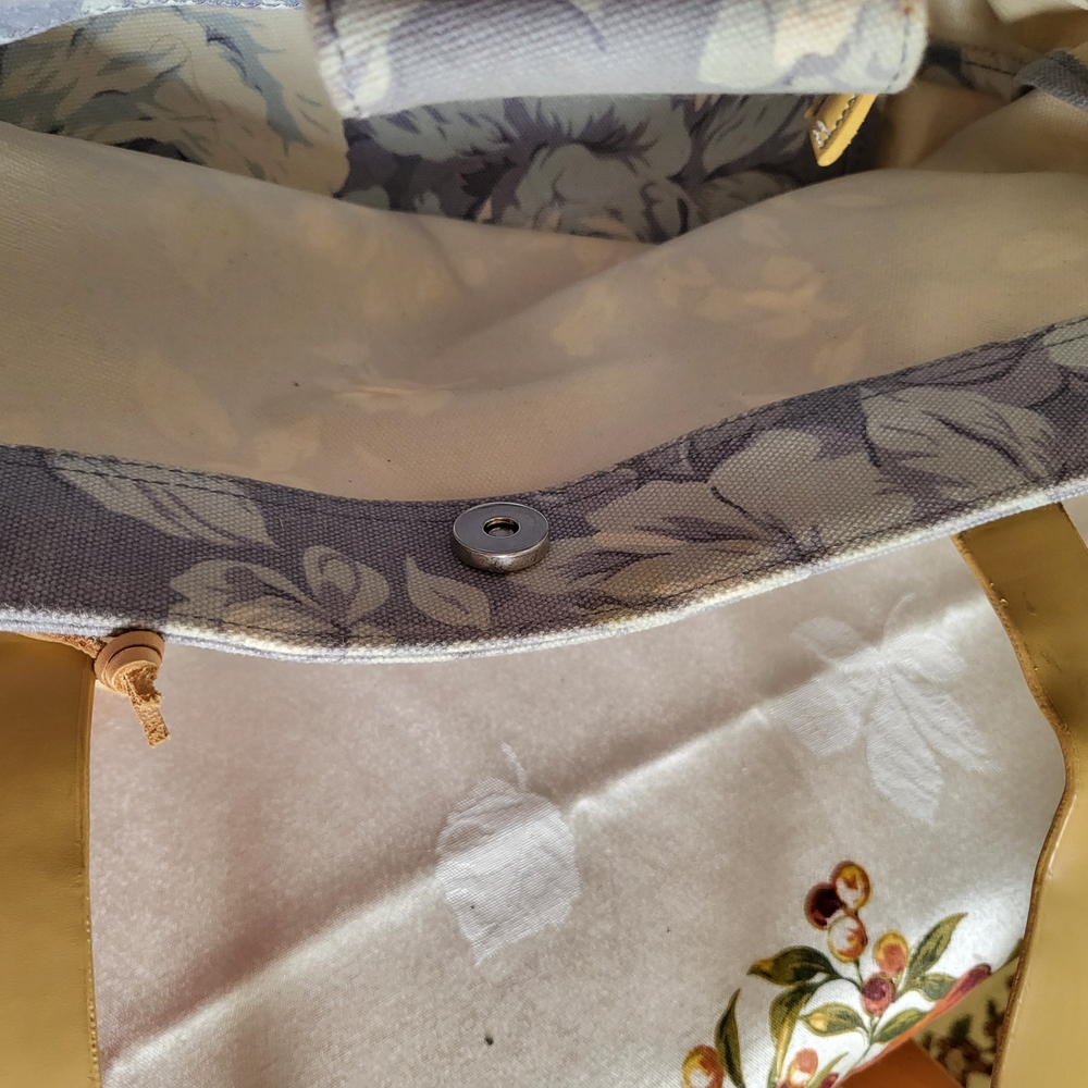 Nine & Co. Floral Tote in Gray/Blue and Tan - Picture 6 of 6